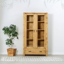 Adrienne vitrines szekrény – 2 ajtós, 1 fiókos kivitel