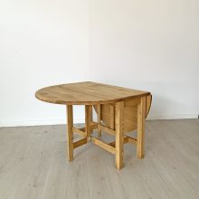 Harmónia ovális fenyő asztal