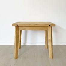 Harmónia nyitható fenyő asztal